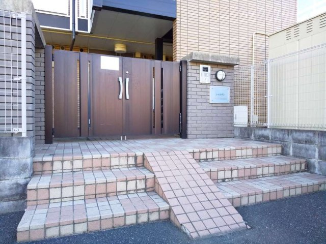 レオパレスシャルダンのその他|オートロックゲート付き。