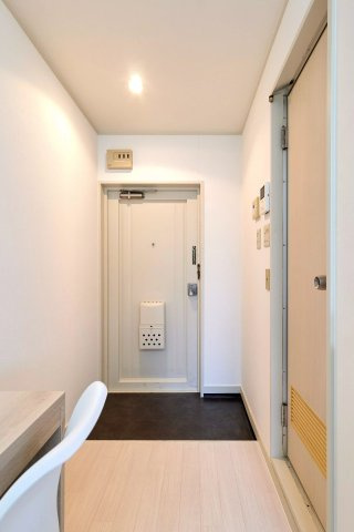 AP459 クリア東三国 301の玄関|



