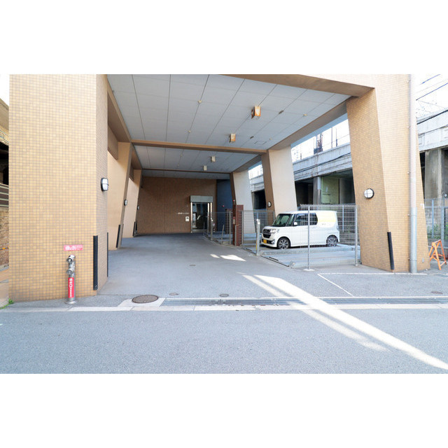 SERENiTE中津のエントランス