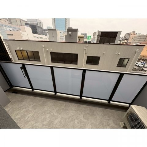 アーバングランデ新大阪のバルコニー