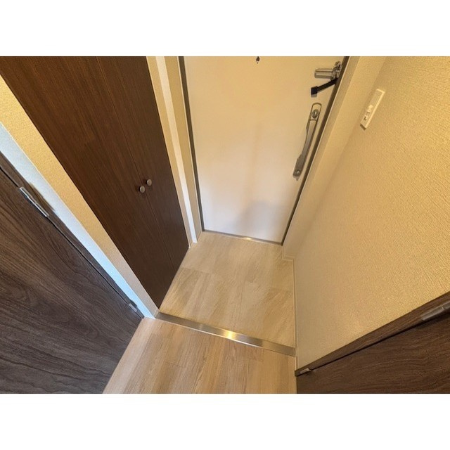 ArtizA京橋WESTの玄関