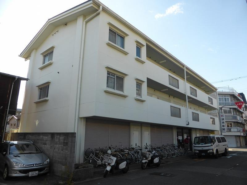 成小路ハイツの外観