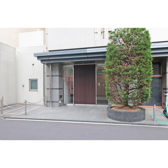 CASSIA福島駅前のエントランス