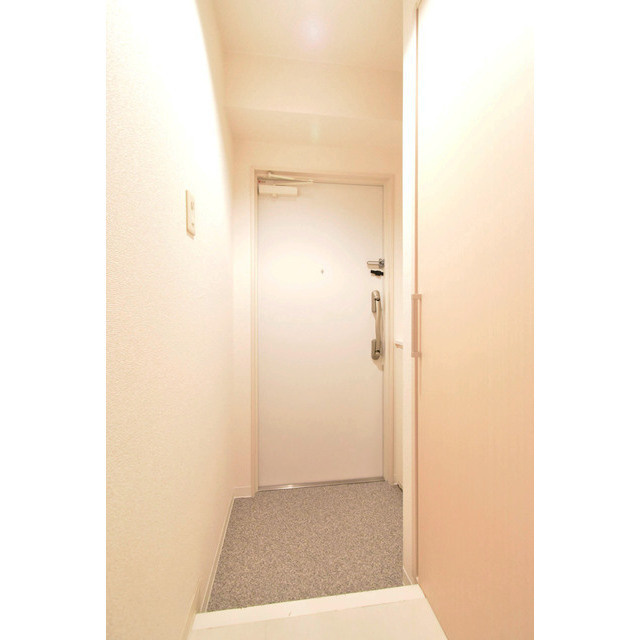 十三本町ウインズマンションⅡの玄関