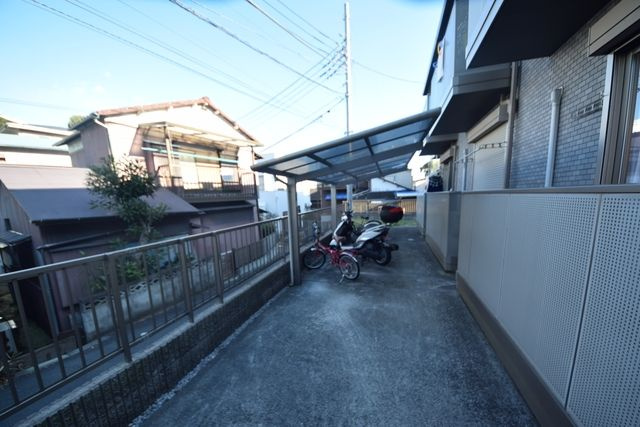 エクセル霞ヶ丘の駐車場
