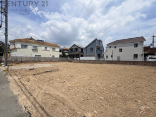 バス停まで徒歩圏内で、阪急伊丹駅・JR伊丹駅・阪急塚口駅など複数路線へアクセスしやすく通勤・通学に便利です。