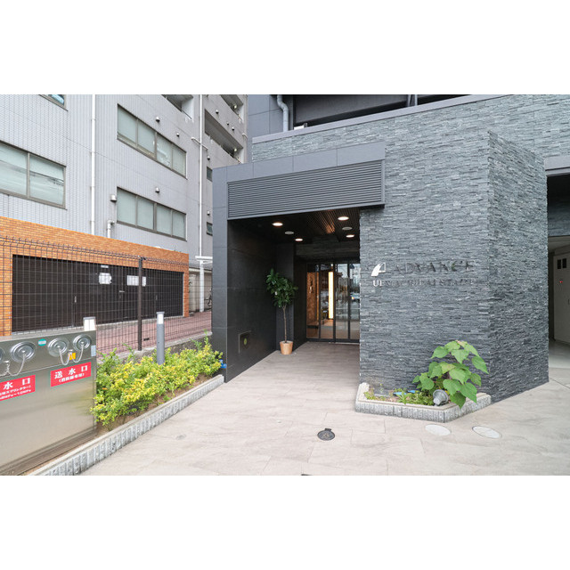 アドバンス上町台シュタットのエントランス