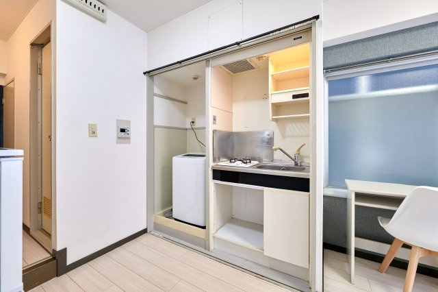 AP529 ファースト東中島 210のキッチン|



