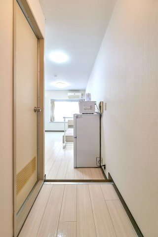 AP529 ファースト東中島 210の玄関|



