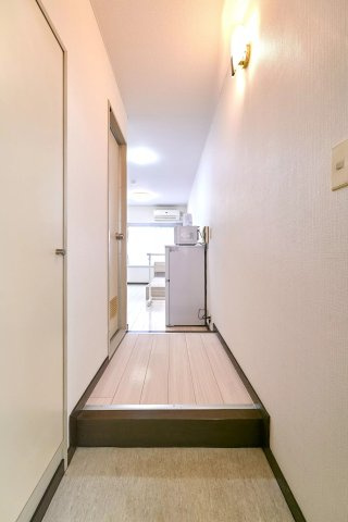 AP529 ファースト東中島 210の玄関|



