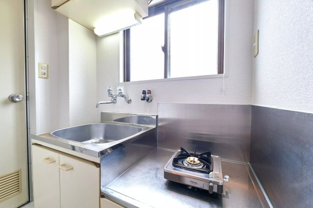 AP492 ホワイトハイツ 302のキッチン|



