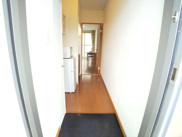レオパレスビアンコの玄関
