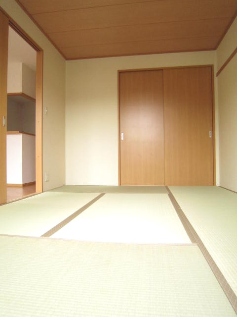 ウィンディアコリーヌE棟の和室