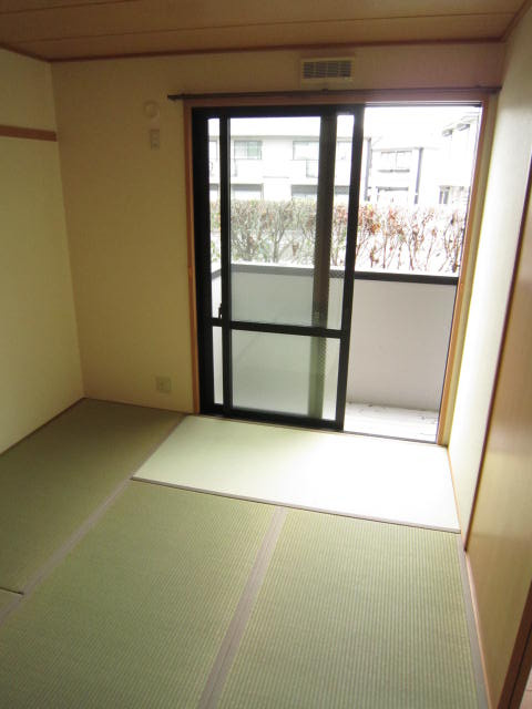 ウィンディアコリーヌE棟の和室