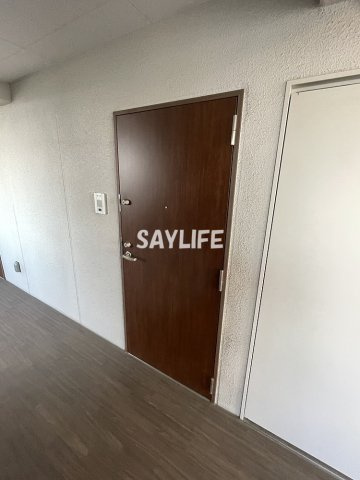 TLRレジデンス高井田の玄関