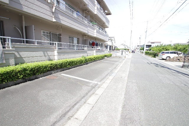 ブラウンハイツの駐車場