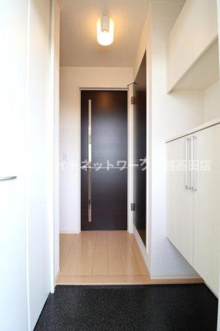 ハイツ９４３ Ｂの玄関|玄関（参考同型206号室室内写真）