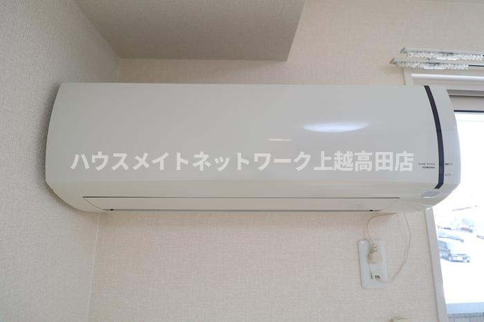 ハイツ９４３ Ｂの設備|エアコン（参考同型206号室室内写真）