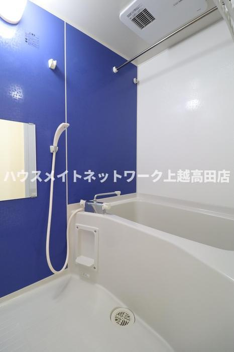 ハイツ９４３ Ｂの浴室|追焚機能付（参考同型206号室室内写真）