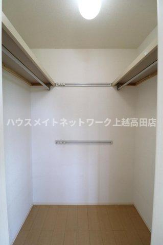 ハイツ９４３ Ｂの収納|ウォークインクローゼット（参考同型206号室室内写真）