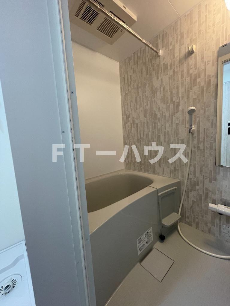 ラウレア本中山の浴室
