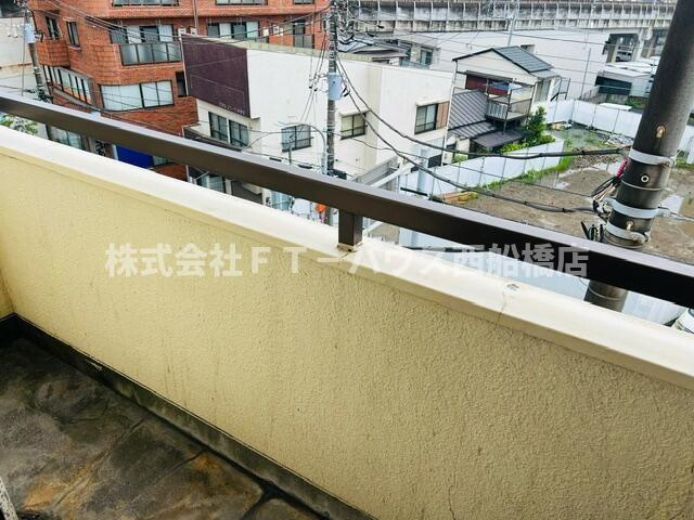 丸商船橋ビルのバルコニー