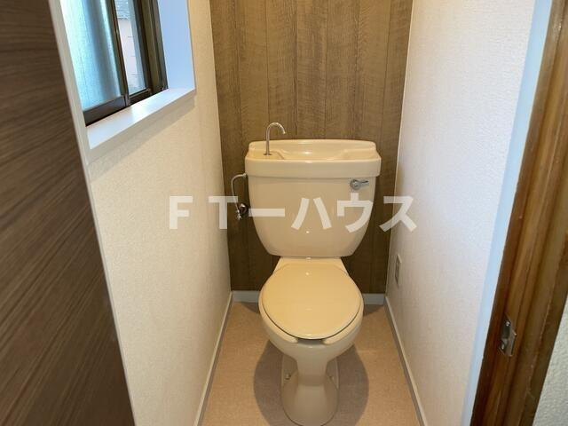 西船７丁目戸建のトイレ