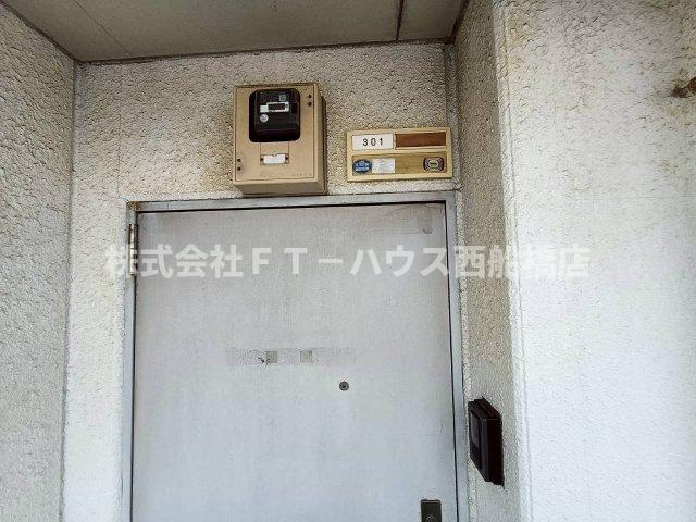 セイダイマンションの玄関