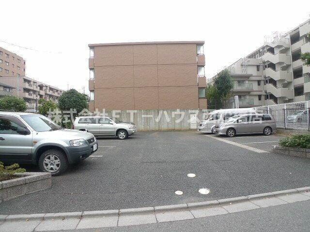 パレスオオハクの駐車場