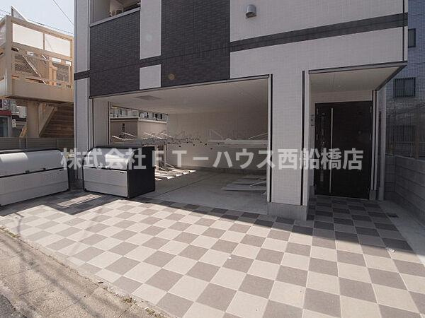 船橋市湊町1丁目のエントランス