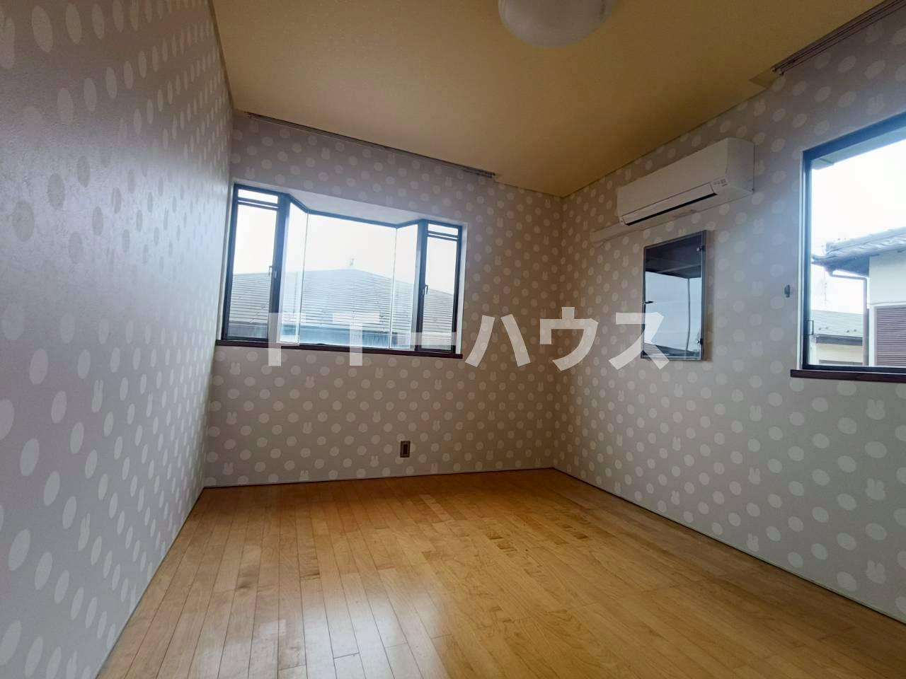 夏見台戸建の洋室