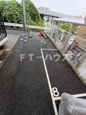 フレシール弐番館の駐車場