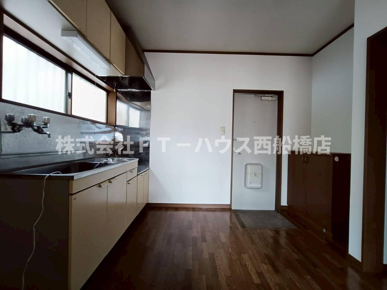 船橋市東中山２丁目のアパートの居間・リビング