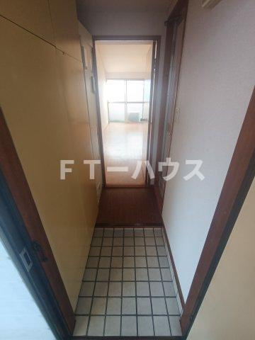 美工中山ハイツのエントランス