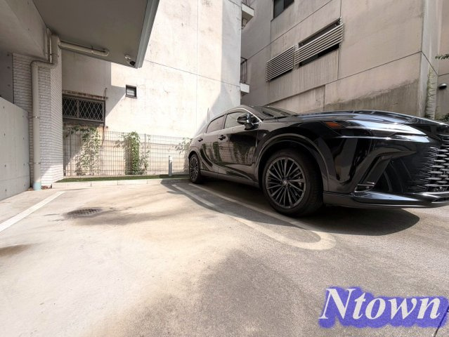 【駐車場】 | IZ-Residence | 車をお持ちの方に嬉しい駐車場付きの物件です