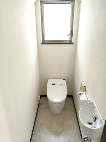全室南向き　2面採光のリビングダイニング　収納豊富のトイレ|トイレ