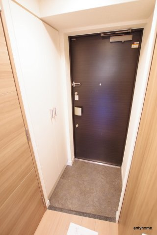 プレサンス新大阪ヴィガ　仲介手数料無料の玄関