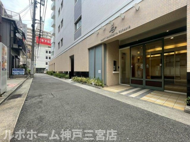 サムティ三宮レガニールのエントランス