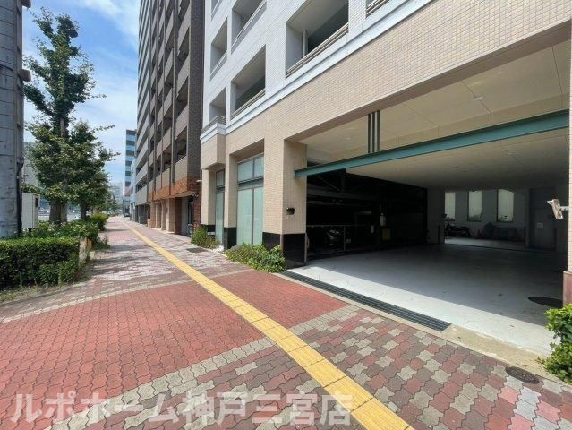 サムティ三宮レガニールの駐車場