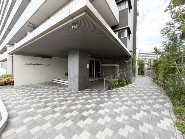 【マンション】アルファスマート庭瀬駅東のエントランス