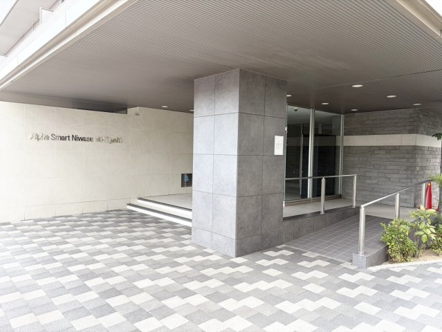 【マンション】アルファスマート庭瀬駅東のエントランス