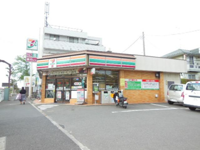セブンイレブン大谷店 669m
