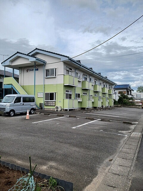 ファミール扇の駐車場