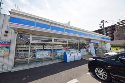 ローソン瀬谷二ツ橋南店 徒歩2分。コンビニ 90m