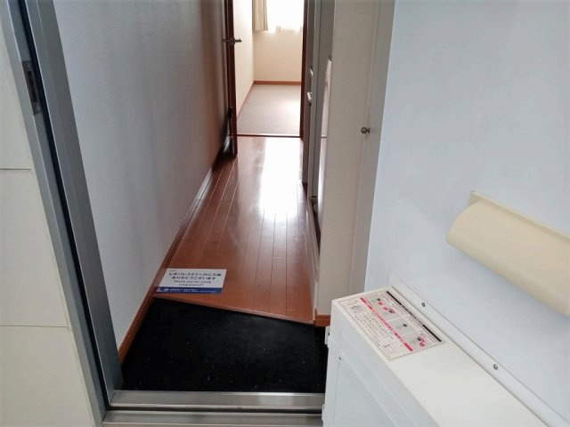 レオパレスＥ’ｚの玄関