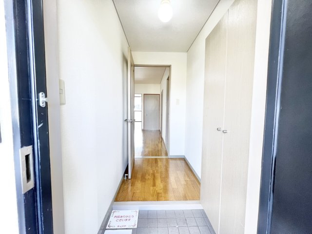 ガーデンプレイスめいわの玄関|※別部屋参考写真