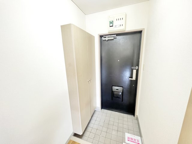 ガーデンプレイスめいわの玄関|※別部屋参考写真