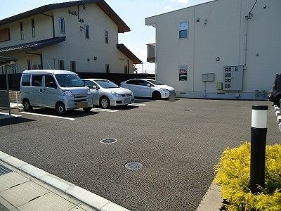 丸美レジデンスの駐車場