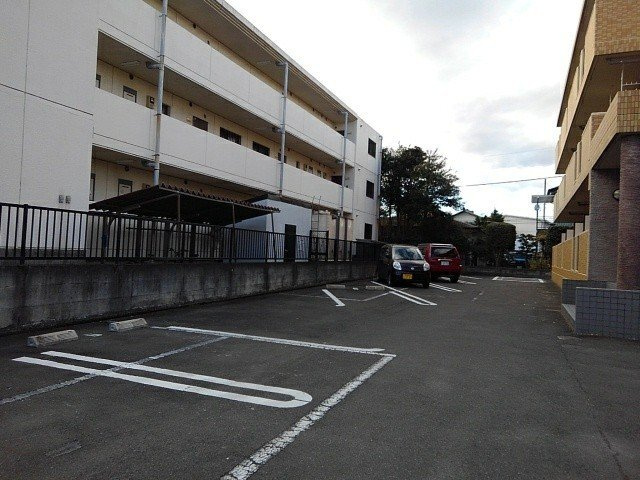 リブリーシャンの駐車場
