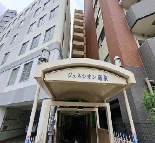 ジュネシオン竜泉のエントランス|エントランス、建物銘板
